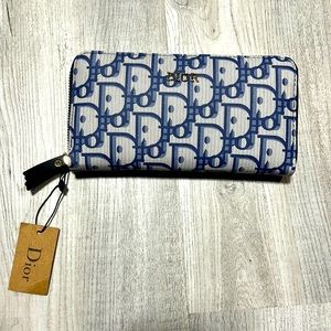 Christian Dior wallet color blue new excellent condition